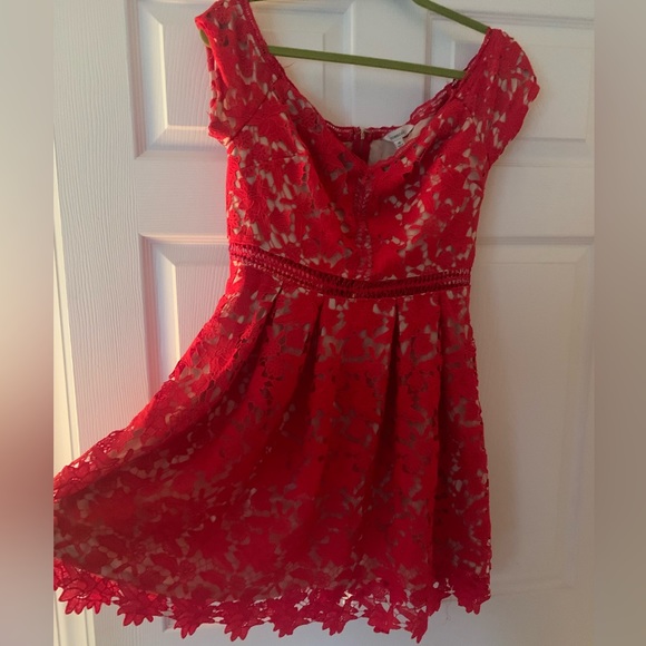 Francesca’s off shoulder, red lace dress - Picture 5 of 5